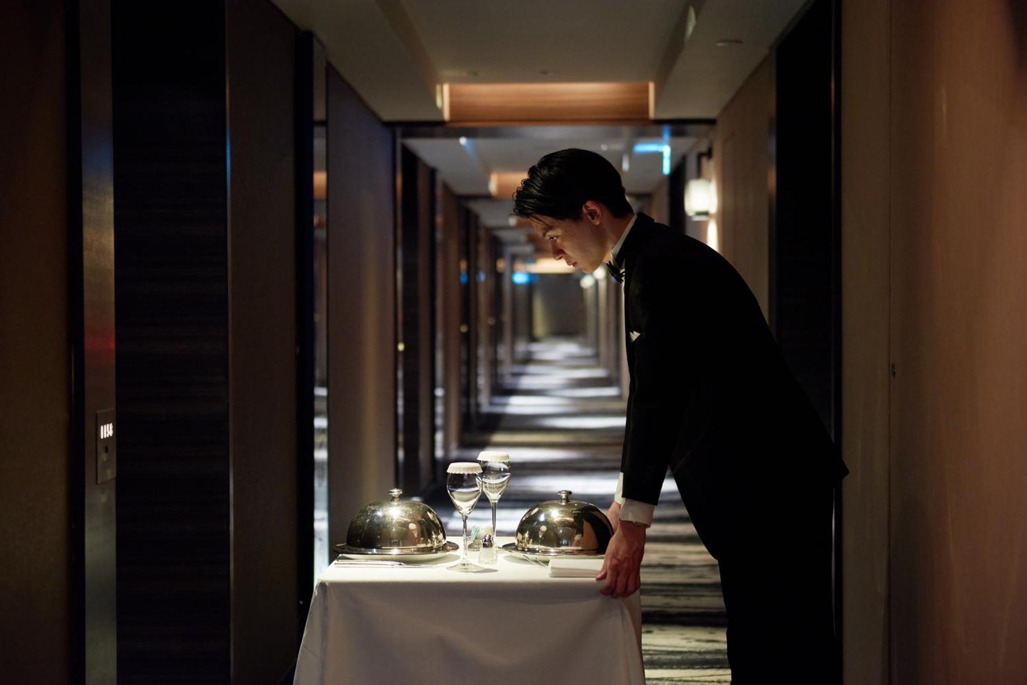 Hotel New Otani Tokyo The Main Luaran gambar A room service attendant at the Mandarin Oriental, Tokyo