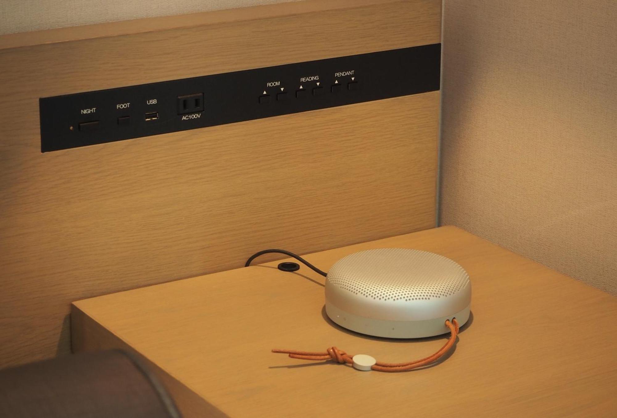 Hotel New Otani Tokyo The Main Luaran gambar A bedside alarm