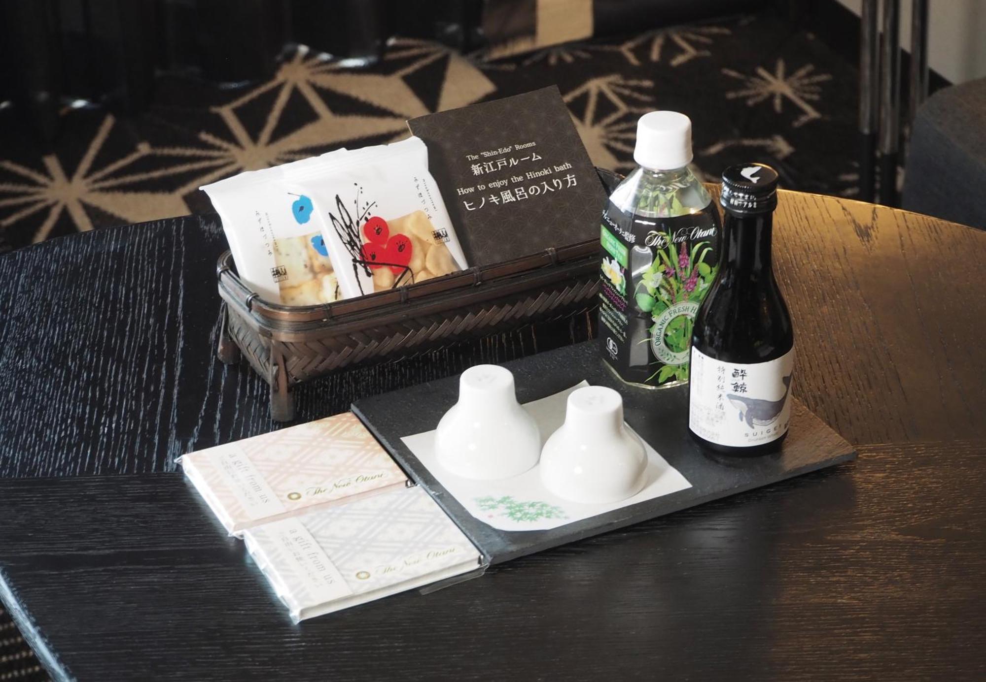 Hotel New Otani Tokyo The Main Luaran gambar A set of condiments at a restaurant